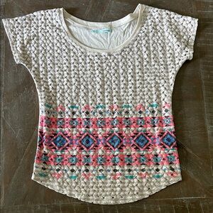 Maurices Cream and Pink Patterned Short Sleeve Top